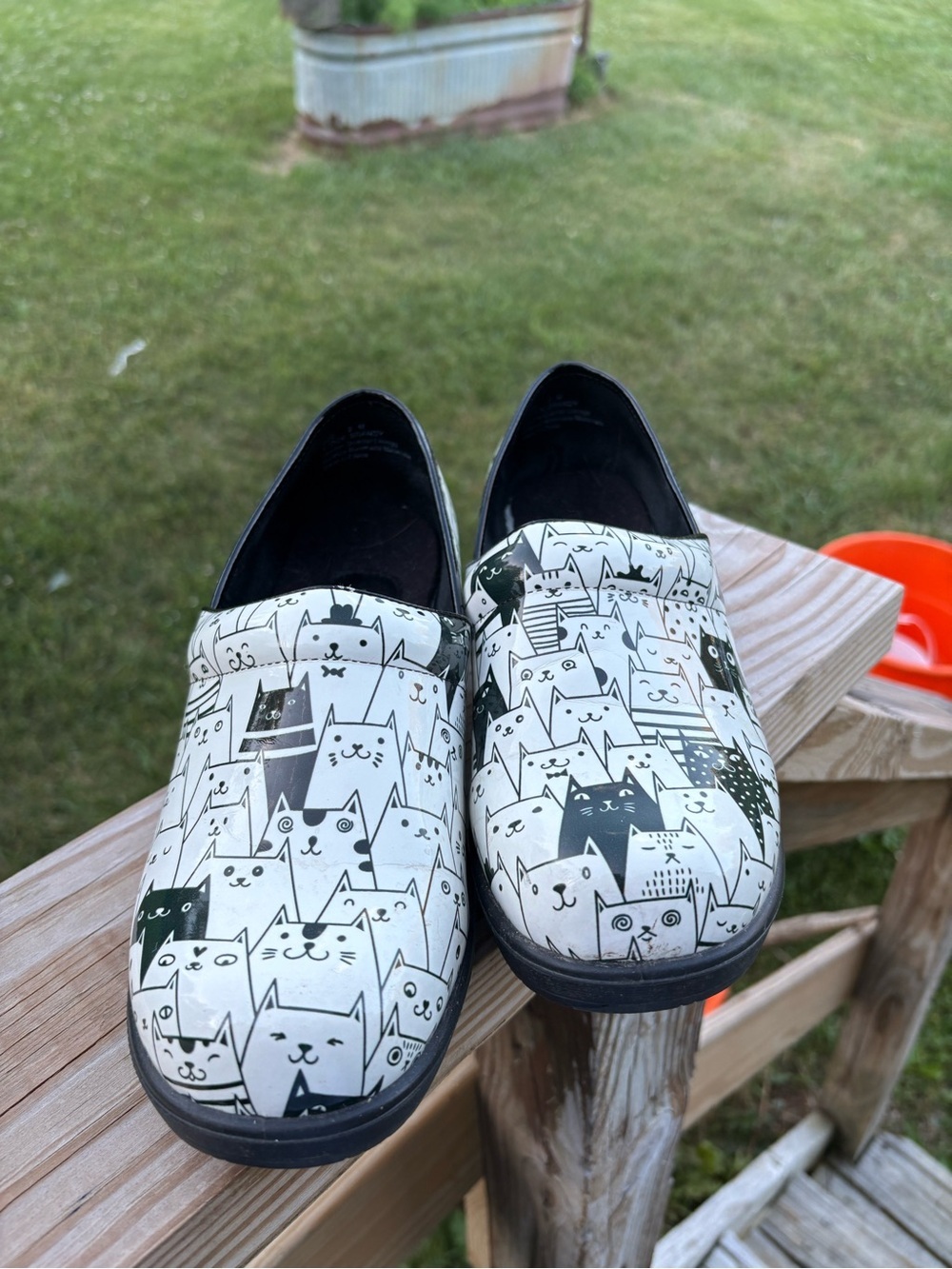 Ingaro Black & White Cat Print Clogs